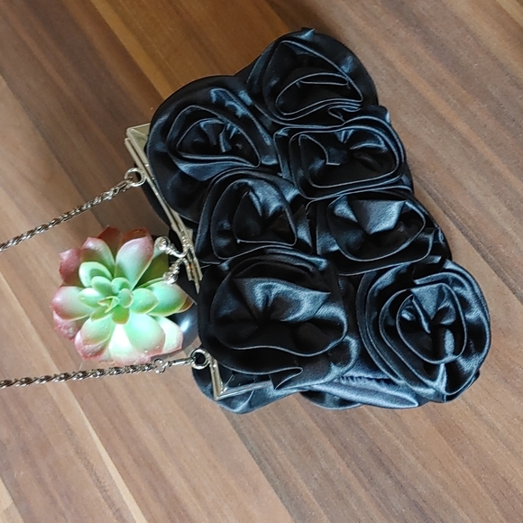 🖤Black Rose Clutch🖤 - Picture 4 of 4